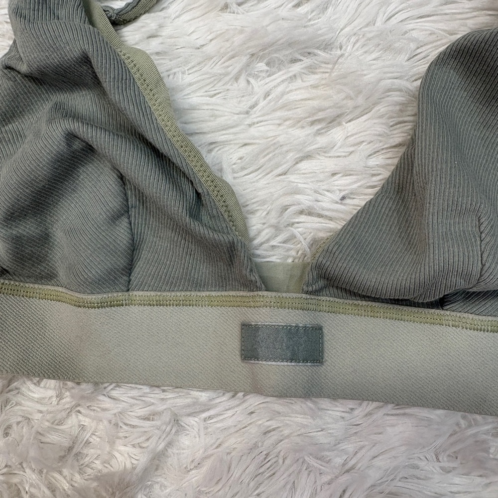 SKIMS Olive Green Ribbed Bra - Picture 3 of 5